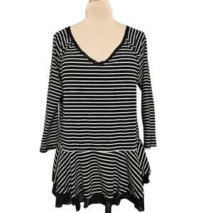 Weekend Suzanne Betro Black White Striped Exposed Seam V Neck Tunic Top Large